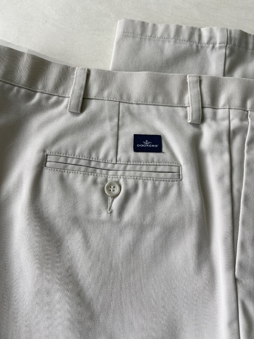 Dockers Mens Khaki Chino Pants 42x30 Pleated - Picture 8 of 15
